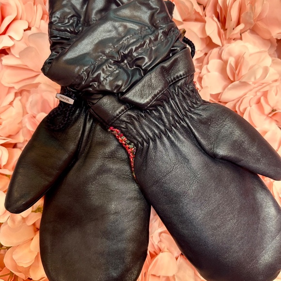 CHANEL Coco Neige Pink Tweed Pink Navy Leather Mittens - Picture 2 of 7